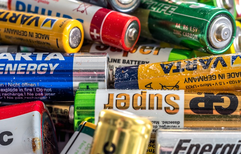 Pourquoi ne faut–il pas jeter les piles ?